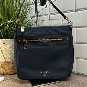 8935 Michael Kors Midnight Blue Leather Pouch 246458935